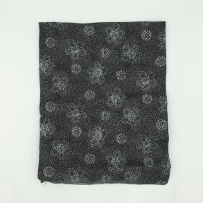 Sort/gr med blomster FQ